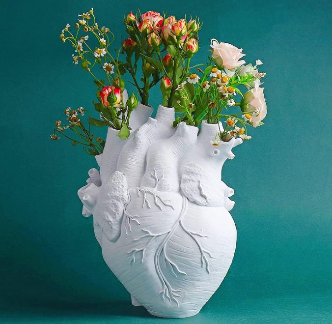 25.1 Heart Shaped Resin Flower Vase, Modern Decorative Flower Pot for Home, Wedding and Table Decor - Image 1